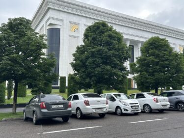 シボレーだらけの国で、円は「やっかい者」（坂本剛）